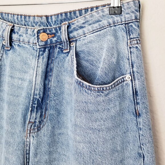 H&M Ultra High Waist 90's Baggy Jeans Distressed Knee Light Blue Wash Size 10 - Picture 12 of 15
